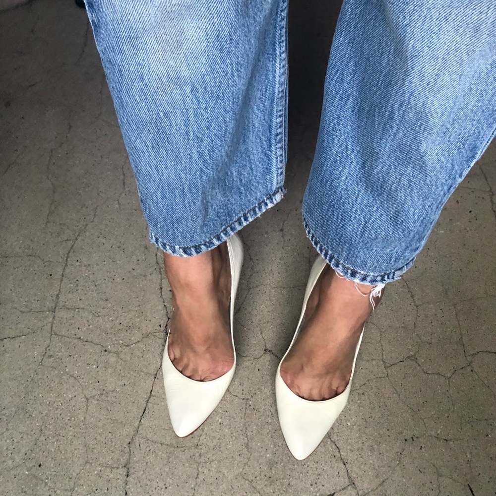 Vintage white stiletto. Stuart Weitzman. size 6